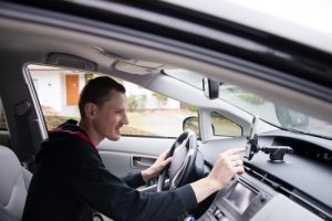 car-accessories-dashboard-phone-holder