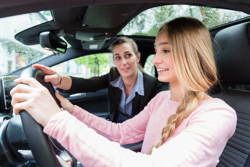 Car safety tips for teen drivers